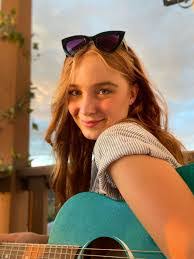 Sarah Hamilton's Instagram, Twitter & Facebook