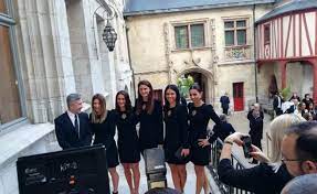 Mai mult, intreaga echipa de fed cup a romaniei a incins o hora a bucuriei pe teren, la ostrava. Foto Echipa Romaniei Gata De Marele Meci Din Fed Cup