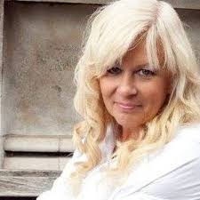 Violet Stevens (@VioletS17546644)