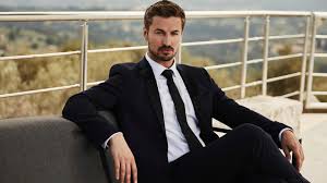 Damals entschied er sich für lars tönsfeuerborn und das erste prince charming paar. Prince Charming Nicolas Puschmann Homophobe Werte Passen Nicht In Die Eu