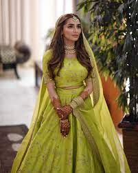 These Open Hairstyles For Bridal Hairdo Will Make You Ditch Buns Lehenga Hairstyles Bridal Hairdo Indian Bridal Hairstyles