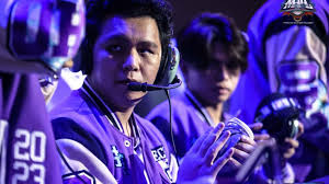 KarlTzy wins MPL PH 12 Season MVP