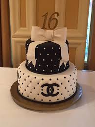 Pin Von Karinav Auf Cakes More Geburtstag Kuchen Madchen Birthday Cakes For Men Chanel Kuchen