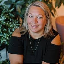 Lisa Bleser's Instagram, Twitter & Facebook