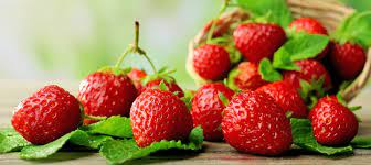 To bardzo elegancki sernik z truskawkami na zimno, w którym po przekrojeniu truskawki układają się w ładny wzorek. Sposob Na Smaczne Truskawki Target