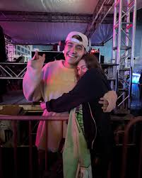 I love making new friends at @gorillatofficial sets AHHH 💜