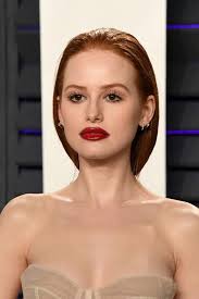 Madelaine Petsch en la after party de...
