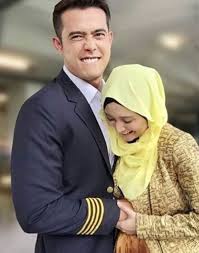 Zul dan ayda disatukan semula menerusi drama maid, arahan michael ang, yang ke udara mulai 15 jun lalu. Panas Gambar Zul Ariffin Tumbuk Buah Ayda Jebat Tersebar