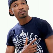 Jay-bee (@jaybi2quare)