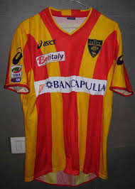 Bianca la seconda e blu la terza che richiamano, rispettivamente, il vento ed il mare. Shirt Match Worn Lecce 2010 2011 Il Primo Database Delle Maglie Indossate Nel Campionato Italiano