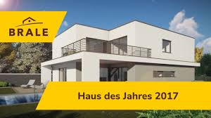 Die verbindung aller künste zu einer idealen einheit machte ihn revolutionär und brachte eine architektonische innovation. Brale Haus Des Jahres 2017 Familienvilla Im Bauhausstil Youtube