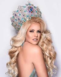 For perfect waves in your hair, you should use curling irons and hairspray. Hairstyle Marvelous Beauty Pageant Hairstyles