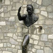 Il vit dans un montmartre envahi de touristes et passe sa vie entre son travail et ses visites à sa vieille mère. The Passer Through Walls French Le Passe Muraille Translated As The Man Who Walked Through Walls The Walker Through Walls Or The Statue Art Buddha Statue