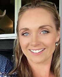 Hello lovely fan,say something nice as you all see this picture !