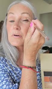 Eyeshadow look for blue eyes to make them pop