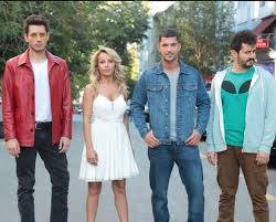 Ardından yaralı yürek ve bıçak sırtı gibi televizyon dizilerinde rol aldı. Klavye Delikanlilari Seyran Kimdir Vildan Atasever Nereli Kac Yasinda Sevgilisi Dizi Bilgi