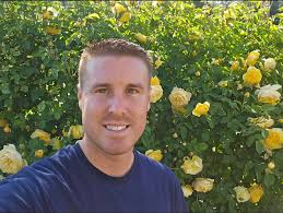 How to get a professional headshot with a thinner face?