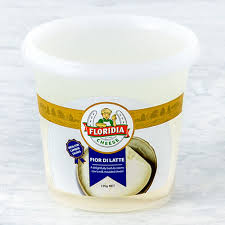Il fior di latte è un formaggio fresco a pasta filata che viene prodotto con latte vaccino. Fior Di Latte 125g Floridia Cheese Co