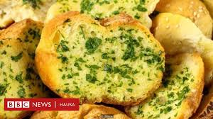 Öncelikli olarak bulgur bir tepsiye konulur. Nau Ukan Abincin Ban Mamaki Da Ke Gusar Da Warin Tafarnuwa Bbc News Hausa