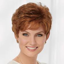 Amazon.com: Paula Young Abby WhisperLite 假髮短款,輕盈款式搭配別緻、裁剪層/多色金色、銀色、棕色和紅色:  美容與個人護理