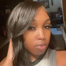 Do anybody know someone that can do me some Small knotless butt length  Sunday morning 😩