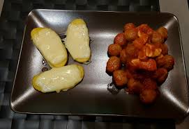 Un piatto, quello che vi presento oggi, decisamente di sostanza. Mely In Cucina Bocconcini Di Pollo E Salsiccia In Umido Con Crostoni Di Polenta