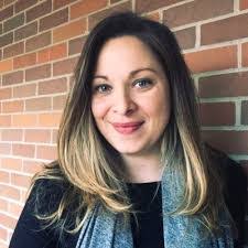 Julie Knisley's Instagram, Twitter & Facebook