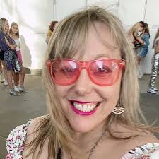 I keep getting McKenna Grace, Kiernan Shipka and Elle Fanning confused. One  of them is in Twisters and I didn't know which until the credits rolled.  It's Shipka btw.