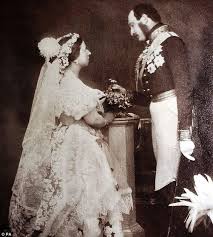 One Of The Earliest Photograph Of Queen Victoria And Prince Albert Buckingham Palace 11 Ma Queen Victoria Queen Victoria Wedding Queen Victoria Wedding Dress