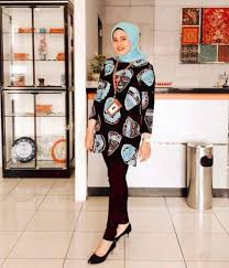 Entdecke rezepte, einrichtungsideen, stilinterpretationen und andere ideen zum ausprobieren. 55 Model Seragam Batik Kantor Wanita Paling Di Cari Hassa Batik