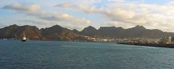 Република кабо верде, известна и като зелени нос, е островна държава в северния атлантически океан на запад от бреговете на африка с площ 4033 km² и население от 539 560 души. Ostrova Kabo Verde
