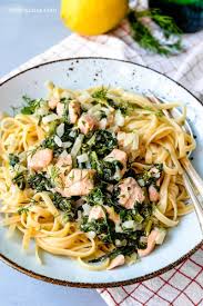 Pasta Mit Lachs Und Spinat In Sahnesosse Fix Auf Dem Tisch Rezept Pasta Mit Lachs Lebensmittel Essen Essen