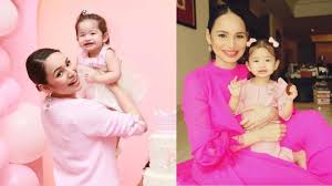 Persembahan memukau pelakon izara aishah ketika pertunjukkan fesyen rizalman for zalora pada rabu berjaya mencuri tumpuan ramai. Carian Mengenai Topik Izara Aishah Gempak
