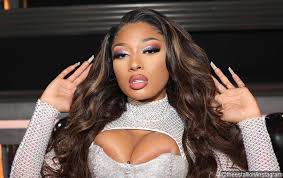 Скачивай и слушай celine dion all by myself (1996) и green day all by myself (1994) на zvooq.online! Megan Thee Stallion Gets Candid About Kissing A Few Girls Before