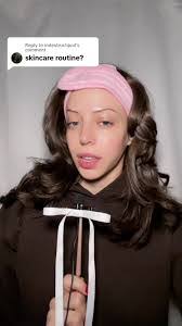 Eliza Cash's Instagram, Twitter & Facebook