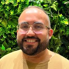 Instead of setting up a variant for every breakpoint, we can use boolean  variables in Figma to drastically reduce the number of components needed.  For instance, if we're working