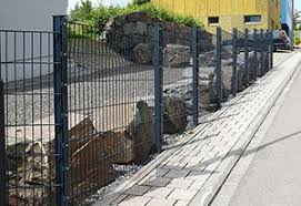 Sichtschutzzaune Aus Wpc Sichtschutzzaun Zaun Und Doppelstabmatten