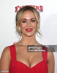 Laura Damian's Instagram, Twitter & Facebook