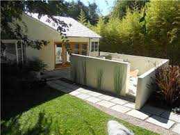 The home is located a short block away from a major thoroughfare, and the homeowners were craving more privacy from the busy street. Pin By Robin Stevens On Mid Century Modern Landscape Design Front Courtyard Front Yard Patio Modern Landscaping