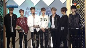 Eng 160217 Ikon Receiving Best New Artist Award 5th Gaon Chart K Pop Awards