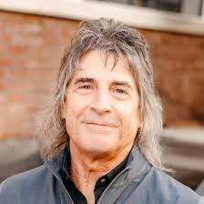 Dale Stone's Instagram, Twitter & Facebook