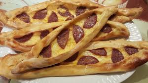 Pide Mit Ei Und Sucuk Von Adrian88 Chefkoch Rezepte Essen Kochen Und Backen