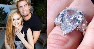 Musicians Avril Lavigne And Chad Kroeger Met In The Studio Wrote A Bunch Of Song Halo Engagement Ring Wedding Band Celebrity Engagement Rings Engagement Rings