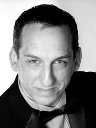 Man who woke family during fire identified