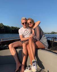 But he was recently signed by manchester united with a £38million euro deal. Donny Van De Beek Wiki 2021 Girlfriend Salary Tattoo Cars Houses And Net Worth
