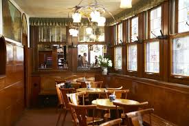 Den gästen ist der vertäfelte gastraum mit seinem schönen licht und der unvergleichlichen atmosphäre einfach ihre tägliche heimat. Zum Gemalten Haus Frankfurt Haus Frankfurt