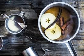 Weisser Gluhwein Mit Amaretto Rezept Rezept Weisser Gluhwein Gluhwein Weisser Gluhwein Rezept