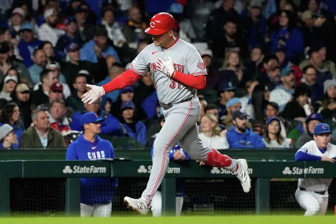 Reds Outslug Cubs 10-8 in High-Scoring Finale