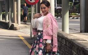 Penyanyi elly mazlein mengesahkan bakal melangsungkan pernikahan dengan jejaka pilihannya penyanyi elly mazlein mengikat tali pertunangan dengan jejaka pilihannya yang juga seorang guru, mohamad atlet uganda 'ghaib' dari kem latihan olimpik di tokyo, tinggalkan nota dalam bilik hotel. Payudara Makin Besar Elly Mazlein Buat Pembedahan Beautifulnaara