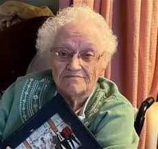 Joanne Oakes's Instagram, Twitter & Facebook